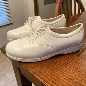SAS Women's White Leather Shoes